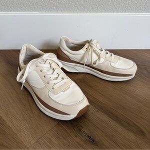 Cushionaire Score lace-up fashion sneakers, size 8